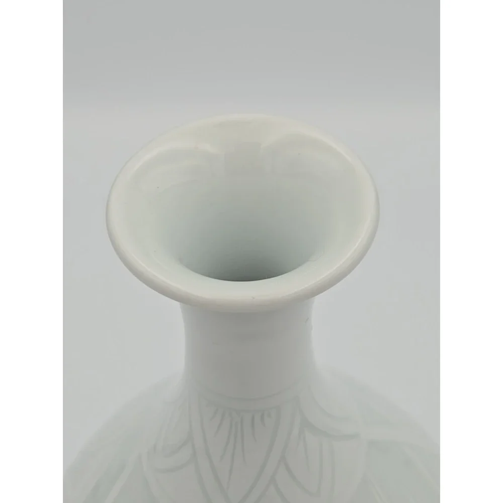 Chinese Porcelain Vases Pair White Glazed‎ Floral Ming Mark Reproduction Decor